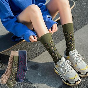 Femmes chaussettes 2023 tacheté léopard imprimé pour la mode à la mode Skateboard 3 couleurs coton longue femme nouveauté Sox