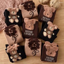Chaussettes de femmes 2024 Retro Cotton Bear Sock Girls confortable Tube moyen d'automne hiver kawaii Soft pour les calcitines Mujer