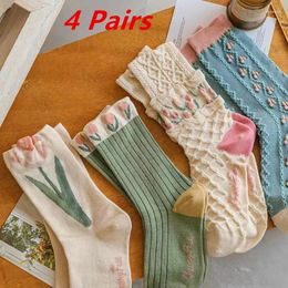 Chaussettes de femmes 4 paires d'ensemble floral mignon fleur géométrique 3d texturé coton mélange cottagecore chanceux