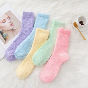 Femmes chaussettes 5 paires automne et hiver mode épais femmes corail polaire couleur bonbon demi velours maison chaud sommeil pour dames