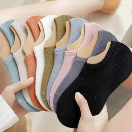 Chaussettes de femmes 5 paires invisibles de coton pur de couleur d'été coloride à faible coupe basse multipack pilier sans show sock anti-glip