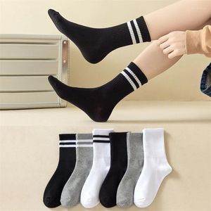 Vrouwen sokken 5pairs mannen/vrouwen massief gestreepte zwart witte unisex straat midden buis ademend sporten snel drogen casual sok