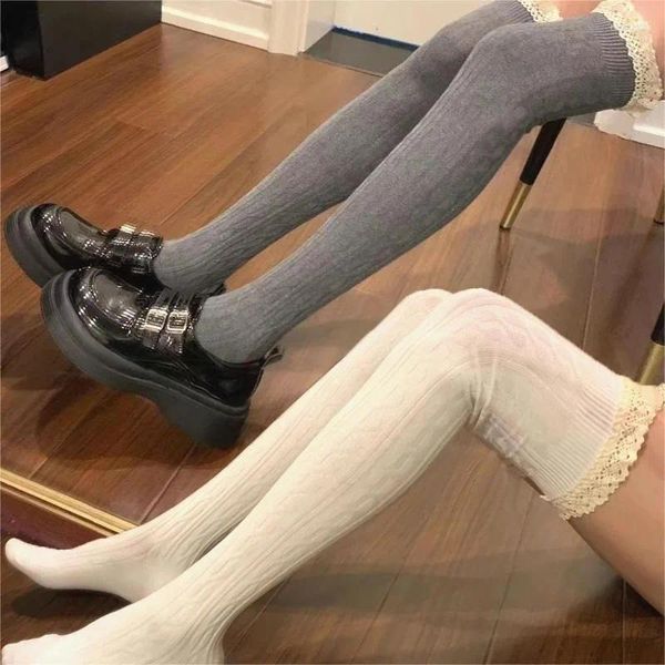 Calcetines de mujer estilo académico sexy encaje vintage rodilla larga sensación premium ligero lujo cálido negro blanco gris sobre medias altas hasta el muslo