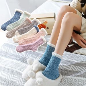 Femmes Chaussettes Automne Et Hiver Femmes Velours Corail En Peluche Épaissie Solide Tube Moyen Serviette De Sommeil EU 35-40