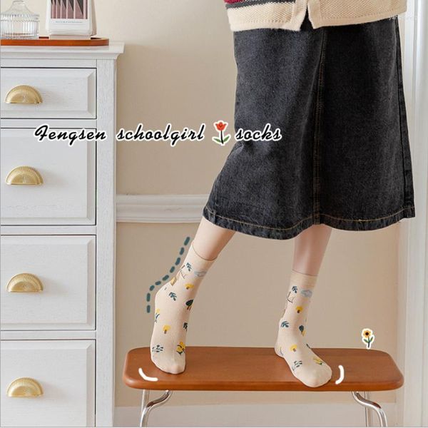 Calcetines de mujer Hermoso tubo de otoño e invierno Estilo universitario Floral Italiano Pastoral Bosque Mujer Deportes casuales