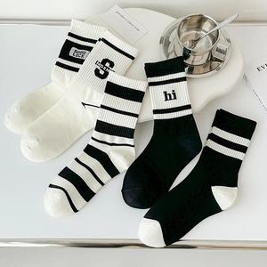Chaussettes pour femmes Black and White Women's Spring Automne Autumn Mid Tube Stripe Sports Network Red Summer Mink Stockings