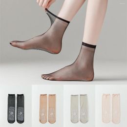 Chaussettes de sport antidérapantes en Silicone pour femmes, peau noire, élastique, hautes, longues, transparentes, en soie, invisibles, chevilles, bas de pied courts