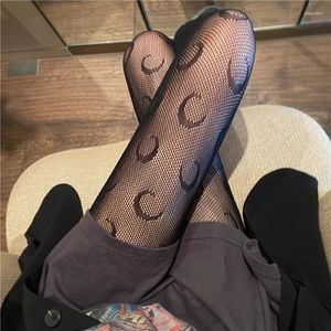 Femmes chaussettes noir blanc creux out des filets de pêche à la lune.