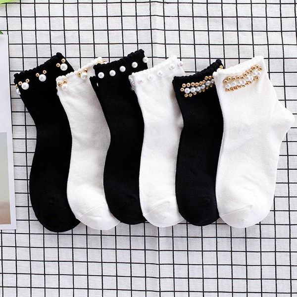 Calcetines de mujeres en blanco/negro coreano coreano perla algodón elástico hecho a mano meias creative harajuku calcetines Mujer