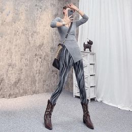 Femmes de leggings de soie brillants Portez 2024 Jacquard Onion en argent imprimé en Europe et les pantalons serrés minces élastiques des États-Unis.