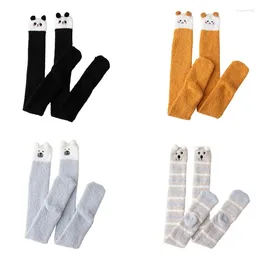 Chaussettes de chaussettes pour femmes cuisse haute broderie d'animaux pantoufle floue