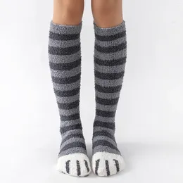 Femmes chaussettes de chat à rayures Modèle épaississant pour chaleur d'hiver kawaii coral velours filles bases genou