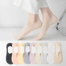 Chaussettes de femmes chrleisure 10 paires de glace de glace ultra-mince en mailles invisibles en silicone d'été anti-glisser ne pas tomber avec du bateau pour