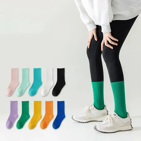 Chaussettes de sport confortables pour femmes, rétro, couleur unie, mi-tube, haute élasticité, antidérapantes, pour actifs