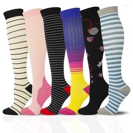 Vrouwen sokken compressiekousen knie hoog 20-30 mmHg fit spataderen verpleegkundige bloedcirculatie zwangerschap oedeem diabetes
