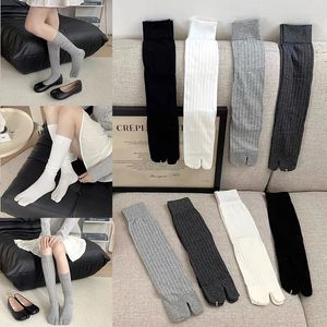 Chaussettes en coton à bout fendu pour femmes, mi-mollet, bas à rayures de couleur unie, confortables et doux à deux orteils, japonais Harajuku Tabi Sox