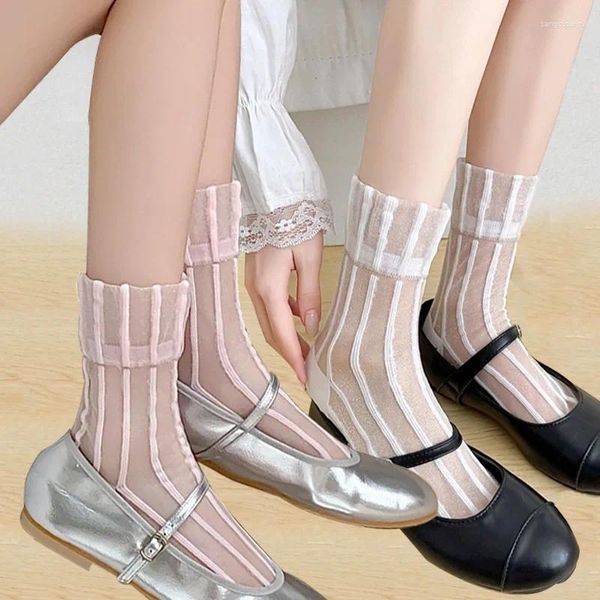 Chaussettes de femmes Crystal Vertical à rayures Silk Fashion Simple Summer mince pour les couleurs classiques confortables Hosiery décontracté