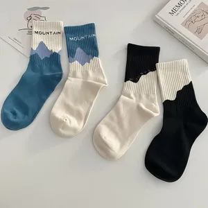 Chaussettes de femmes mignons automne et hiver en peluche de bouche