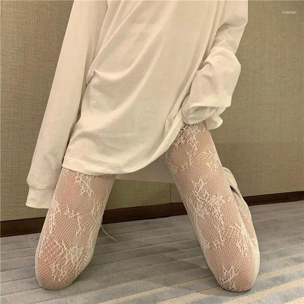 Chaussettes de femmes mignonnes lolita blanche en dentelle creuse basses en maille japonais goth floral rotin collants classiques collants noirs sexy