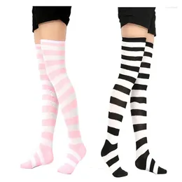 Femmes chaussettes mode rayures longs tubes bas style européen et américain femme sur le genou automne chaud noir blanc femme tendance chaussette