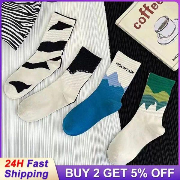 Chaussettes pour femmes à la mode du matériel à rayures est douce pour les patineurs Style de rue Fashion confortable intéressant