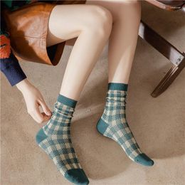 Femmes chaussettes haute qualité mode Vintage chaud coton chaussette automne hiver dame épais décontracté fille moyen Tube pour Style littéraire