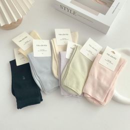 Femmes Chaussettes Haute Qualité Solide Couleur Coton Mince Blanc Simple Respirant Désossé Printemps Été Mi-Tube