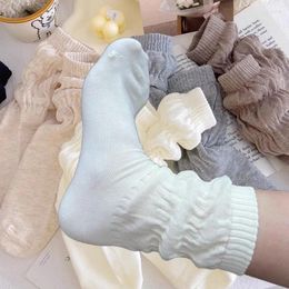 Chaussettes de femmes Ins torsadées torsadées hosiery d'été mince solide décontractée lolita mignon mode respirant tablier au milieu coloré pour