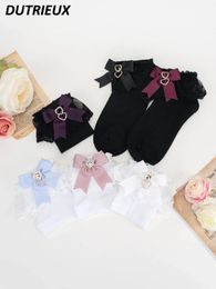 Calcetines de mujer forma japonesa de arco de rehinestona calcetín de algodón lolita sweet blancos negros mina serie de productores de masa