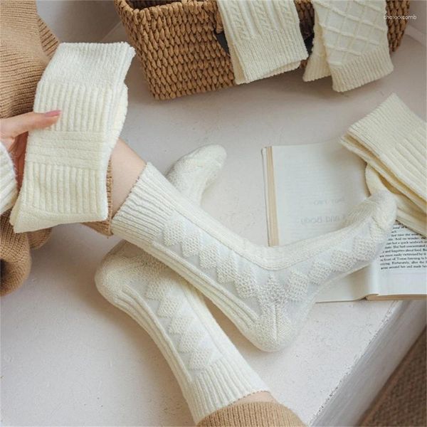 Femmes chaussettes japonaises hivernales fausses en laine en tricot de couleur unie de couleur rhombus motif rayé