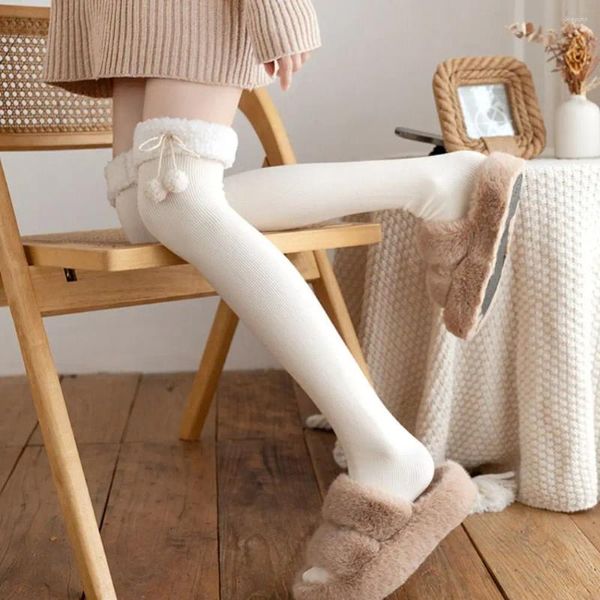 Chaussettes Kawaii en peluche pour femmes, mignons automne hiver à rayures verticales, collants hauts aux genoux, en fourrure d'agneau et en laine, boule de mollet