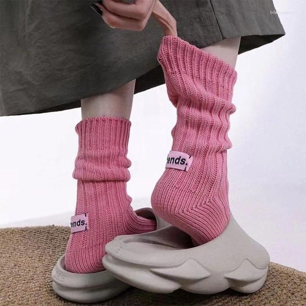 Calcetines de mujer de punto de tubo medio Retro etiqueta rosa Color sólido primavera Otoño Invierno cálido hogar medio tubo algodón agujas de hilo grueso