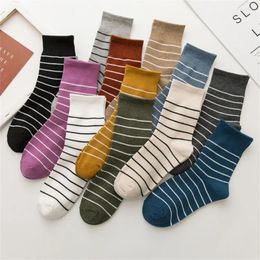 Chaussettes Style coréen pour femmes, chaussettes extensibles à rayures blanches chaudes, longues, Tube moyen, en coton