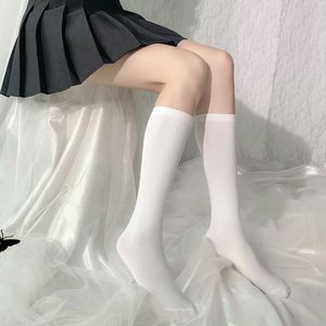 Femmes chaussettes coréennes couleurs une couleur solide sexy cuisse haute fille japonaise lolita harajuku chaud respirant sur les bas du genou