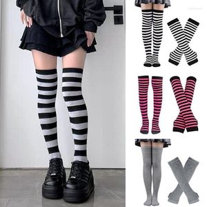 Chaussettes longues sans doigts pour femmes, couvre-bras, manches tricotées rayées, plus chaudes, Anime gothique, manches au-dessus du genou