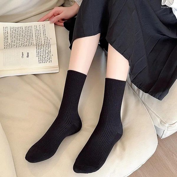 Mujeres Socks Middle Tube for Solid Color en White y Black Streetwear Fashion Harajuku Breathable Casual