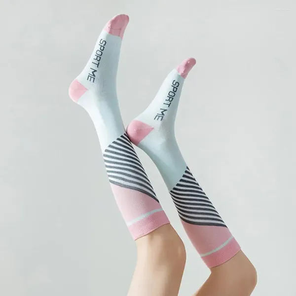 Chaussettes pour femmes de style préppy veau de tube haut pour femmes avec lettre à rayures imprimé antidérapant coton respirant pour le confort sportif