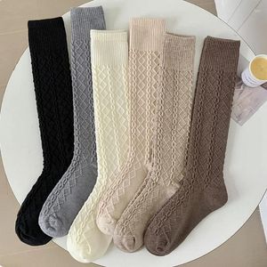 Chaussettes pour femmes bassages rétro mode automne décontracté couleur solide style japonais chaud pour femme douce genoue hiver long long