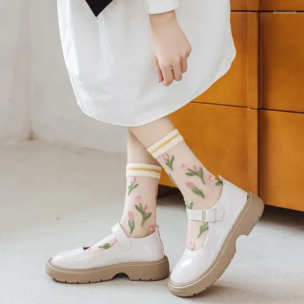 Femmes de chaussettes Summer JK JK Ultra-Thin Cotton Casual Sheer Ins Fashion Flower Painting Transprent Lace Designer Verre