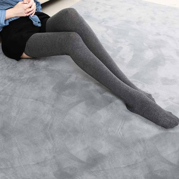 Chaussettes femmes hautes automne et bas d'hiver 80 cm coton cuisse sur le genou femmes allongées