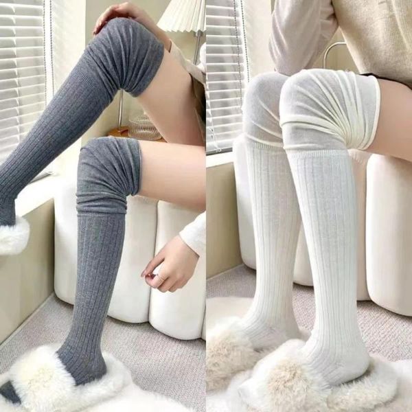 Chaussettes féminines hautes sur les bas de genou tendance les leggings thermiques