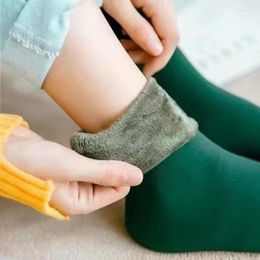 Chaussettes thermiques épaisses en laine de neige pour femmes, pantoufles de lit en molleton, pantoufles de sol courtes, douces et chaudes, couleur unie, pour l'hiver