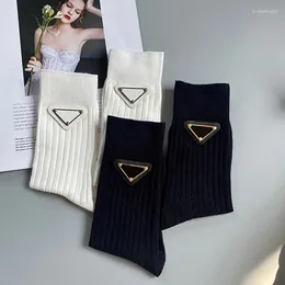 Femmes Triangle Label Brand Designer Sock Europe Lettre broderie Luxury Coton Sexy Warm Personality Fashion