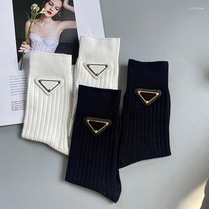 Femmes Chaussettes Designer Chaussette Europe Lettre De Luxe Coton Sexy Personnalité Chaude Mode