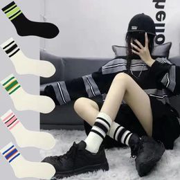 Chaussettes unisexes en coton à rayures pour hommes et femmes, Harajuku, Style doux, Kawaii, Calcetines coréennes, Skate, chaussettes pour Couples, blanc, noir, Hip Hop Sox