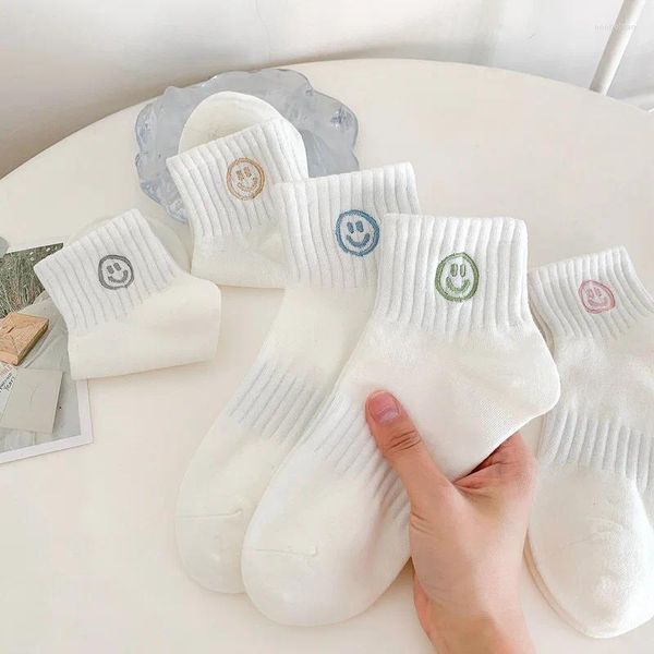 Femmes chaussettes blanches coton court printemps et été mince style japonais mignon brodé beau visage sportif filles basse coupe