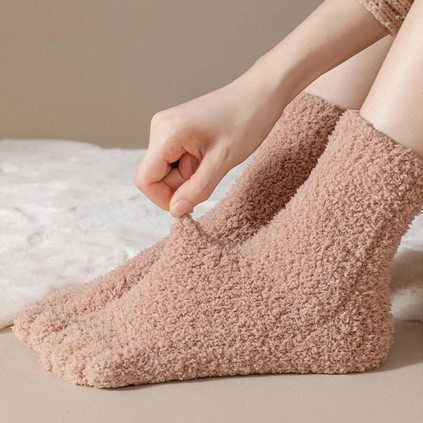 Chaussettes femmes hivernales chaudes et épais duvets pour le velours de corail doux des femmes Couleur solide à cinq doigts Couleur confortable