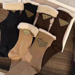 Damessokken Winter Warm Pluche Zacht Vrouwelijke Korte Sok Driehoek Label Fuzzy Fluffy Lamswol Verdikte Sox Kerstcadeau