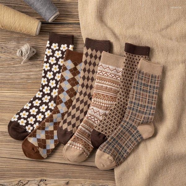 Chaussettes pour femmes rétros et hiver chauds de bas de casse-pied chaud de style coréen japonais en gros de l'usine