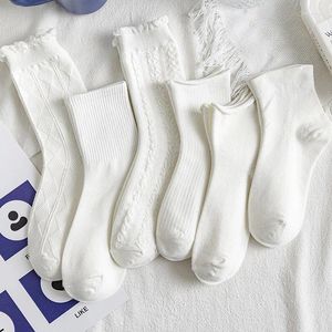 Chaussettes d'été en coton pour femmes, dentelle, mi-mollet, blanches, fines, respirantes, antidérapantes, mode, étudiantes mignonnes